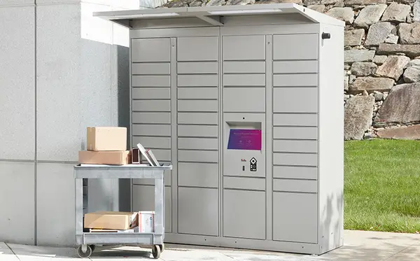 Smart parcel locker